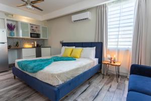 a bedroom with a blue bed and a blue chair at Rosalina Urbano in San Juan