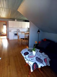 Kuchyň nebo kuchyňský kout v ubytování Lägenhet i Mörrum. Fiske