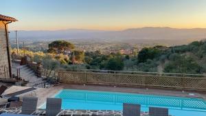 Villa con piscina y vistas en Villa Borgo Soale, en Reggello