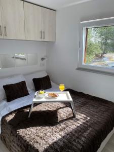 Postel nebo postele na pokoji v ubytování Mobile home Fran