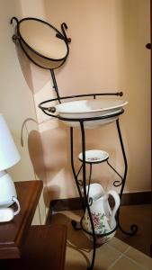 a mirror sitting on a shelf next to a table at Il Rifugio del Brigante in Sante Marie