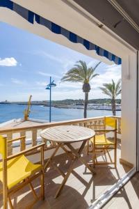 a patio with a table and chairs and the ocean at Casa Abril in S'Algar