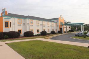 a row of apartment buildings on a street at Howard Johnson by Wyndham Tifton GA I-75 in Tifton