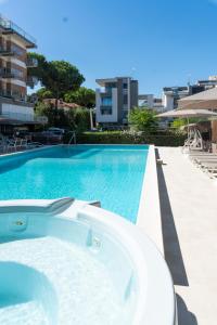 Bazén v ubytování Hotel Martinez nebo v jeho okolí