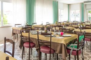 Restaurace v ubytování Hotel Martinez