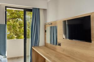 TV a/nebo společenská místnost v ubytování HOTEL TALIA