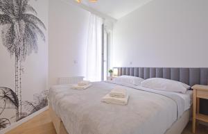 Posteľ alebo postele v izbe v ubytovaní Apartamenty Bryza-Matejki 1B-Parking