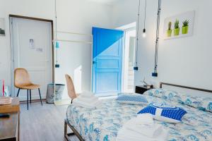 a bedroom with a bed and a blue door at Ci Thorno Hotel in Crosia