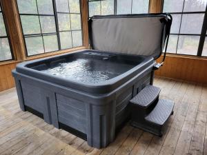 Gallery image of Friends and family reunion with lake access and indoor hot tub in Mille-Isles