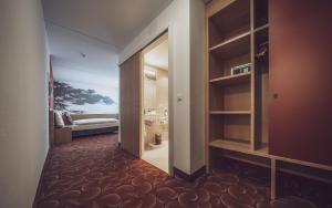 a hallway with a door to a room with a bedroom at Hotel Ochsen 2 by Mountain Hotels in Davos