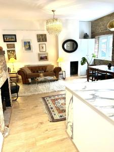 Gallery image of Close to Goodwood- Dogs Welcome -3 beds & Parking in Petworth