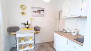 Kuchyňa alebo kuchynka v ubytovaní Rooms Diana
