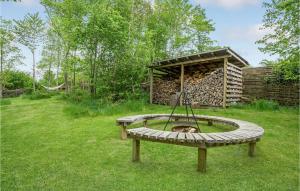 Κήπος έξω από το Awesome Home In Fårevejle With Kitchen +21 φωτογραφίες