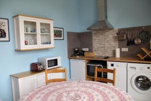 Kuchyň nebo kuchyňský kout v ubytování Les Renardières