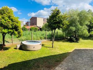 Vonkajšia záhrada v ubytovaní Villa Clásica en Santiago "A Casa de Palmira"