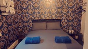 Postel nebo postele na pokoji v ubytování Urban Inn