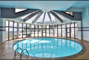 Swimmingpoolen hos eller tæt på FLAT CASTELO NAS MONTANHAS