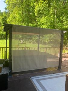 Imagen de la galería de Log Cabin in the Field, en Huntington