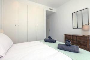 Posteľ alebo postele v izbe v ubytovaní Ground floor 4 Bedroom Apartment @ Estepona Hills!