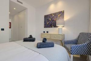 Posteľ alebo postele v izbe v ubytovaní Ground floor 4 Bedroom Apartment @ Estepona Hills!