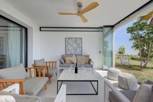 Posedenie v ubytovaní Ground floor 4 Bedroom Apartment @ Estepona Hills!