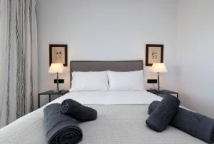 Posteľ alebo postele v izbe v ubytovaní Ground floor 4 Bedroom Apartment @ Estepona Hills!