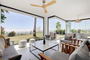 Posedenie v ubytovaní Ground floor 4 Bedroom Apartment @ Estepona Hills!
