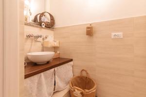 a bathroom with a bowl sink on a wooden counter at Il Nido del Vicolo in Città della Pieve +27 photos