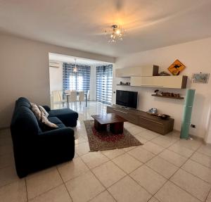 a living room with a couch and a table at Aussie Dream House in Formia