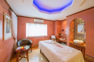 Ein Bett oder Betten in einem Zimmer der Unterkunft Kigali Serena Hotel