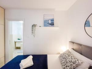 En eller flere senge i et værelse på Apartment Zenta with free private parking