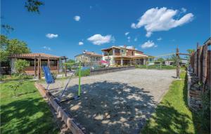 Laste mänguala majutusasutuses Nice Home In Rezanci With 5 Bedrooms, Jacuzzi And Outdoor Swimming Pool