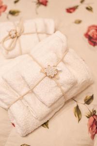 a white towel with a flower on it at Il Nido del Vicolo delle scuole Pie in Città della Pieve