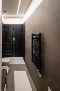 a bathroom with a toilet and a sink at Sikelia Apartments in Pozzallo