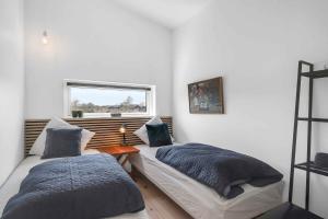 Postel nebo postele na pokoji v ubytování Large Unique Modern Holiday Home In Marielyst