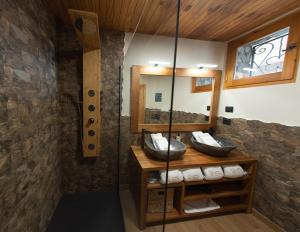 Koupelna v ubytování La Masia Del Taulat Chambres d´Hôtes + 37 fotografií