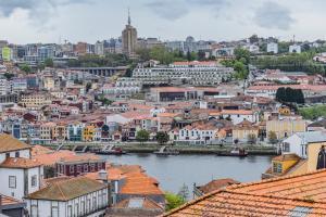 Nespecifikovaný výhled na destinaci Porto nebo výhled na město při pohledu z apartmánu