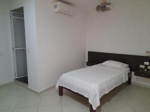 Postel nebo postele na pokoji v ubytování HOTEL SAN ADOLFO