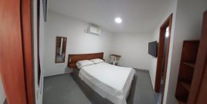Postel nebo postele na pokoji v ubytování HOTEL SAN ADOLFO