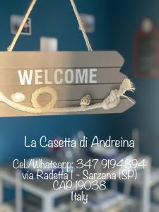 Znak, który czyta witamy w la caceleria del antiguacalitzerland w obiekcie La casetta di Andreina w mieście Sarzana