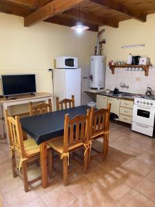 Η κουζίνα ή μικρή κουζίνα στο Departamentos Ailen