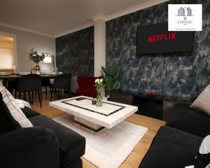 Istumisnurk majutusasutuses Spacious 3 Bedroom Duplex Apartment On Cardiff Bay - Free Parking & WIFI By EKLIVING LUXE Short Lets & Serviced Accommodation