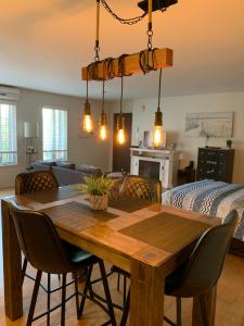 a dining room with a table and a bed at L'Authentique in Orford