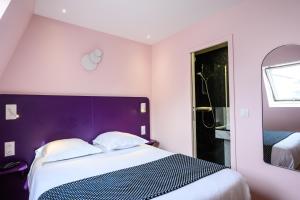 Postel nebo postele na pokoji v ubytování Hôtel D'Alsace