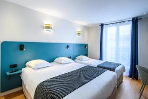 Postel nebo postele na pokoji v ubytování Hôtel D'Alsace