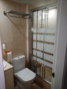 Kúpeľňa v ubytovaní 2 Paradise of Benalmádena Residencial Los Patos II a 300 metros de la playa y supermercados, wifi gratis, vistas a la montaña