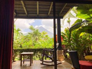 Κήπος έξω από το Arenal Manoa Resort & Hot Springs
