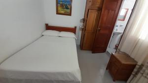 Postel nebo postele na pokoji v ubytování HOTEL SAN ADOLFO