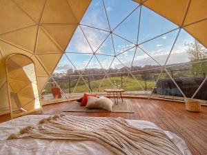 Giường trong phòng chung tại Bohemia Glamping