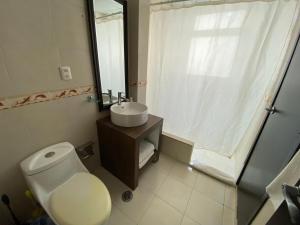 Bathroom sa Apartamentos Frente a La Playa Boca del Rio